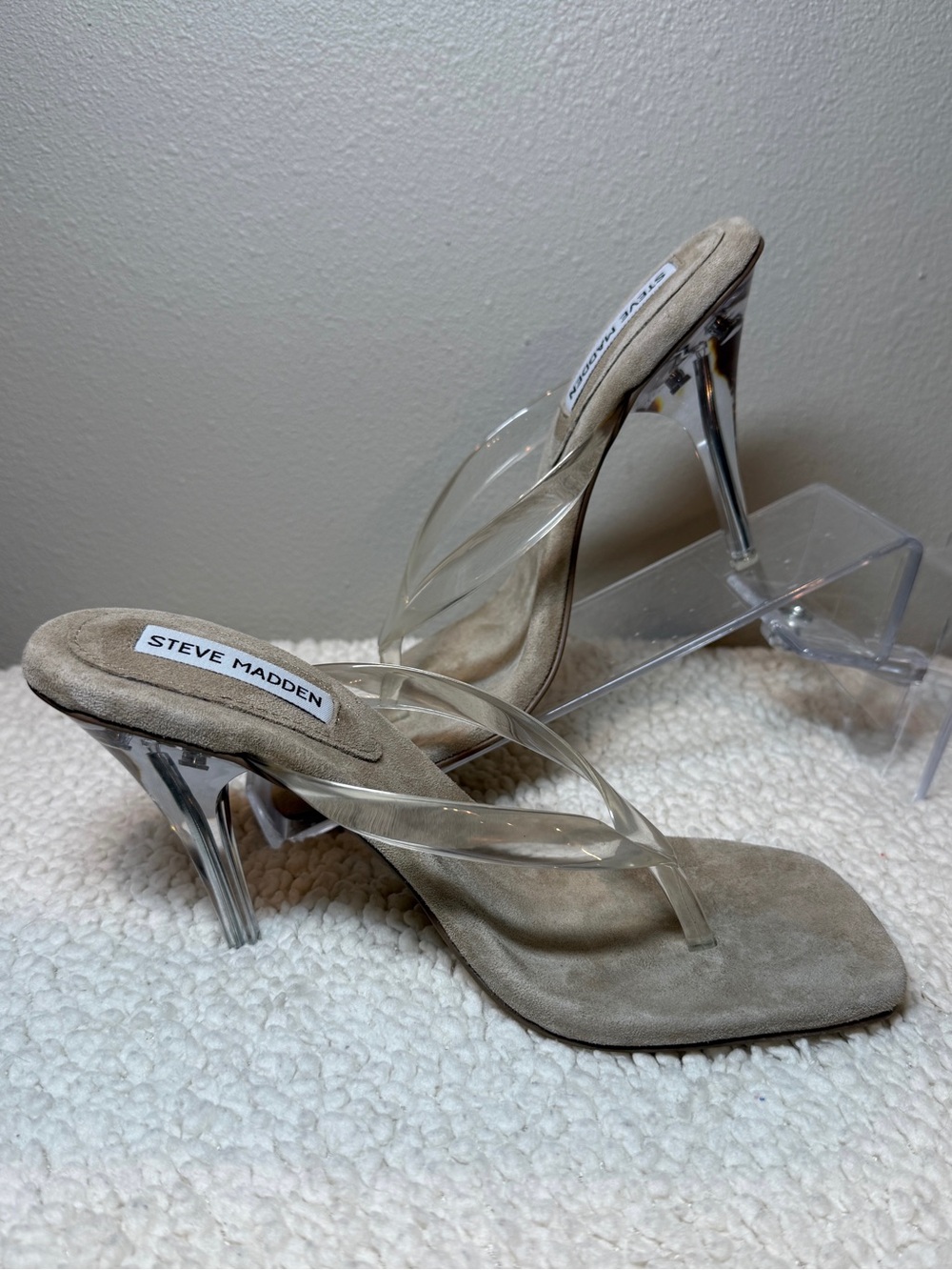 Steve Madden Clear Stiletto Thong Sandals. - Picture 3 of 11